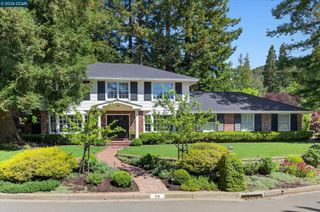 20 Coachwood Ter, Orinda, CA 94563