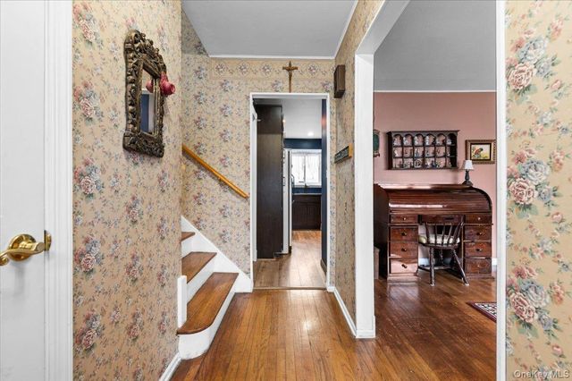 6 Gateway Street, Bethpage, NY 11714