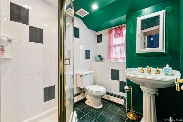 6 Gateway Street, Bethpage, NY 11714