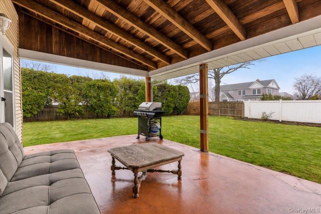 6 Gateway Street, Bethpage, NY 11714