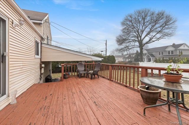 6 Gateway Street, Bethpage, NY 11714