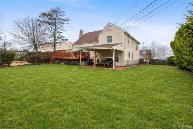 6 Gateway Street, Bethpage, NY 11714