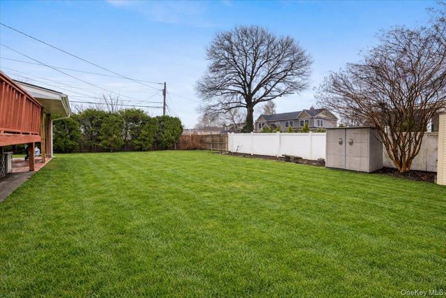 6 Gateway Street, Bethpage, NY 11714