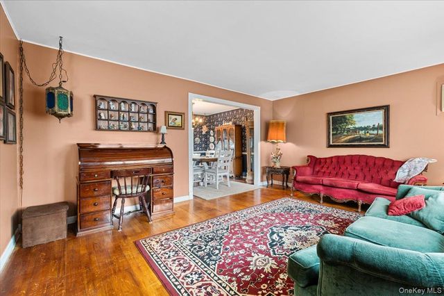 6 Gateway Street, Bethpage, NY 11714