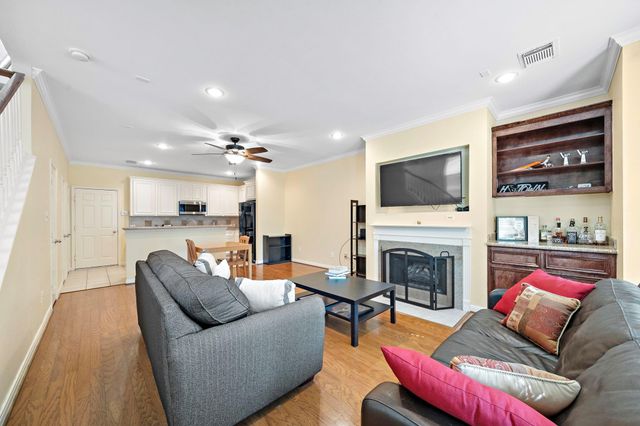 90 Mcgowen St, Houston, TX 77006