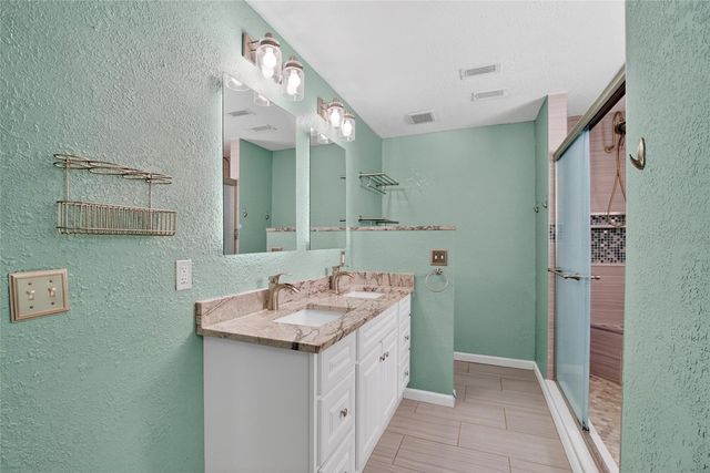 305 SAND RIDGE DRIVE, Valrico, FL 33594