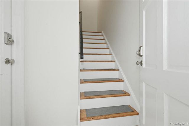 7 Anchorage Road, Port Washington, NY 11050