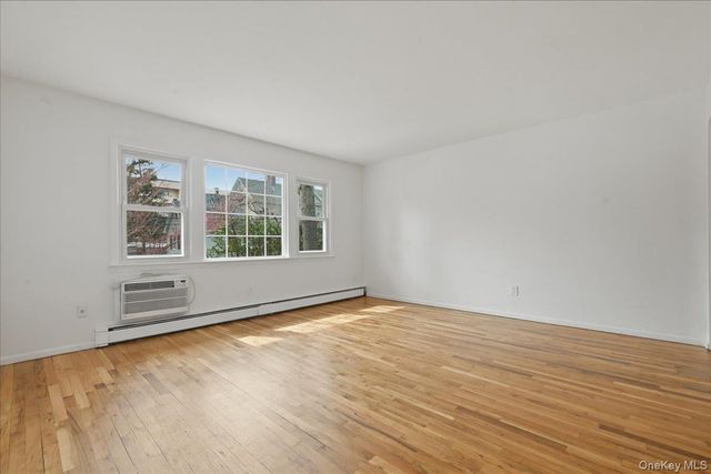 7 Anchorage Road, Port Washington, NY 11050