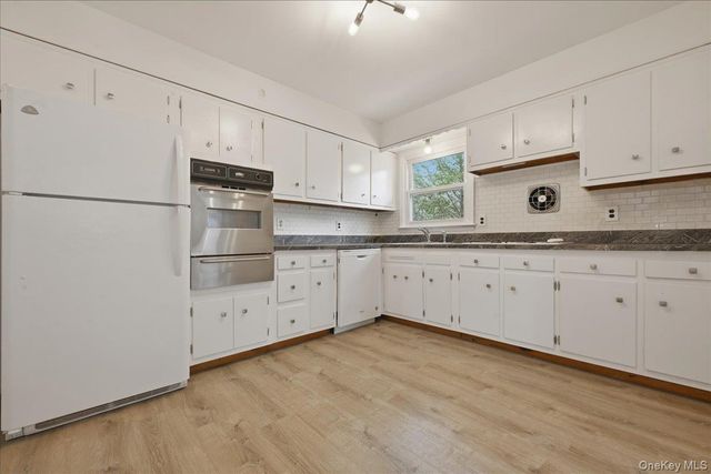 7 Anchorage Road, Port Washington, NY 11050