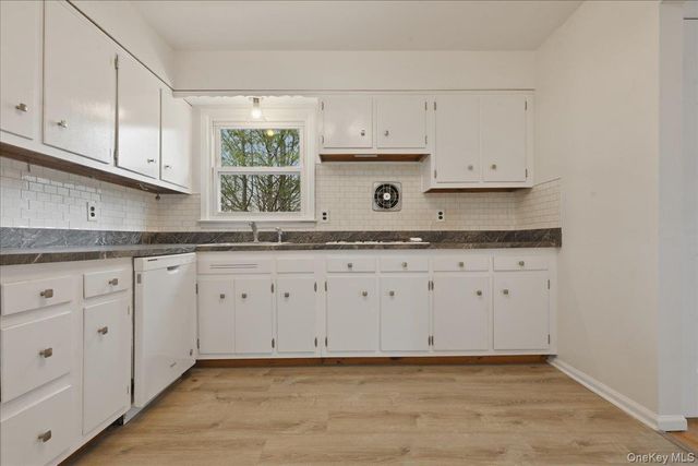 7 Anchorage Road, Port Washington, NY 11050