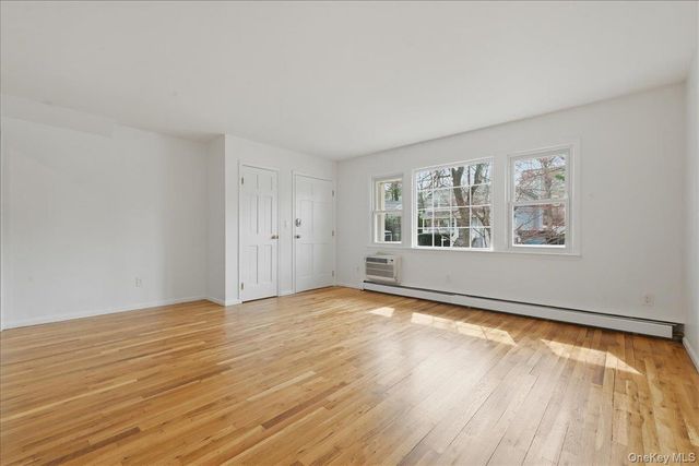 7 Anchorage Road, Port Washington, NY 11050