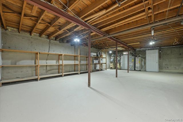 7 Anchorage Road, Port Washington, NY 11050