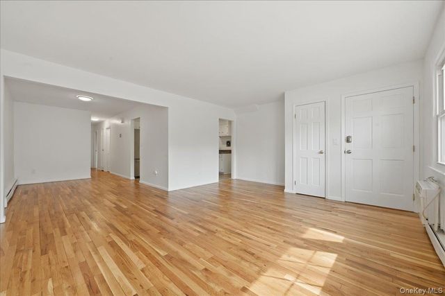 7 Anchorage Road, Port Washington, NY 11050