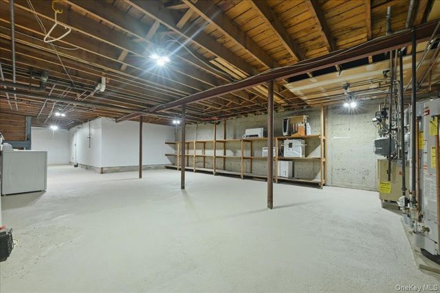 7 Anchorage Road, Port Washington, NY 11050