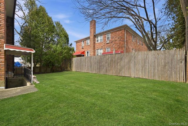 7 Anchorage Road, Port Washington, NY 11050