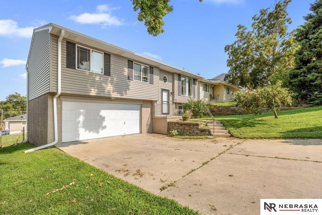 4733 S 81st Street, Ralston, NE 68127