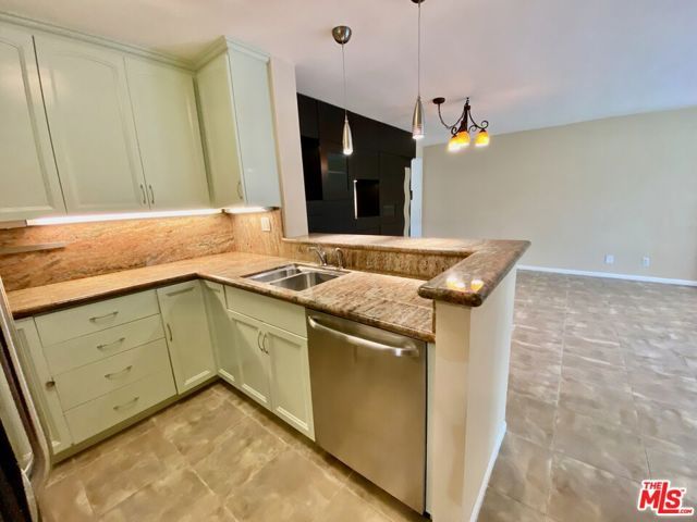 6375 Green Valley Circle 104, Culver City, CA 90230