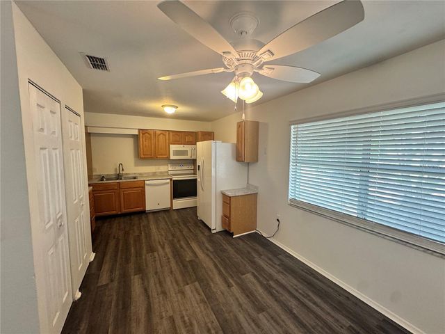 316 E PRIMROSE LANE, Lady Lake, FL 32159
