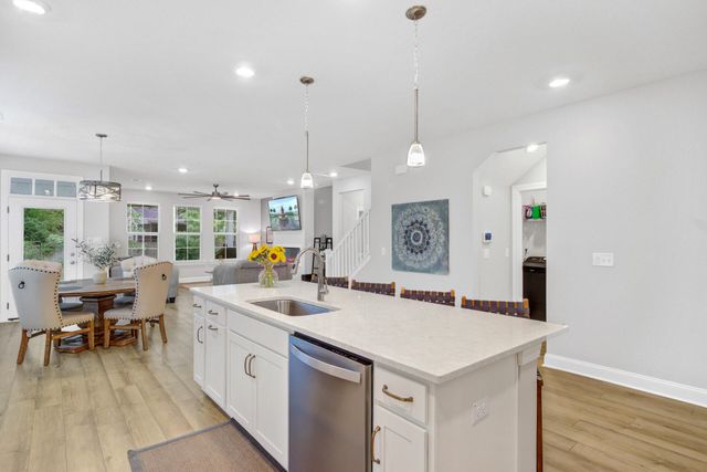 608 S Pointe Boulevard, Summerville, SC 29483