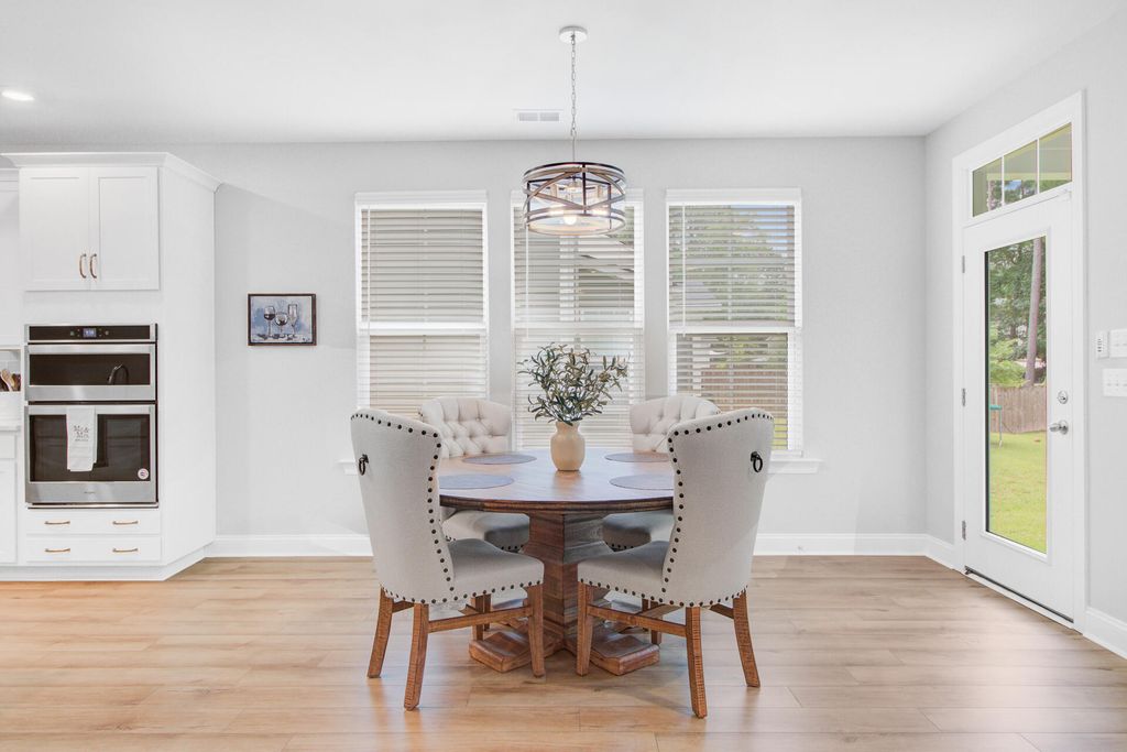 Image 10 of property listing at 608 S Pointe Boulevard, Summerville, SC 29483