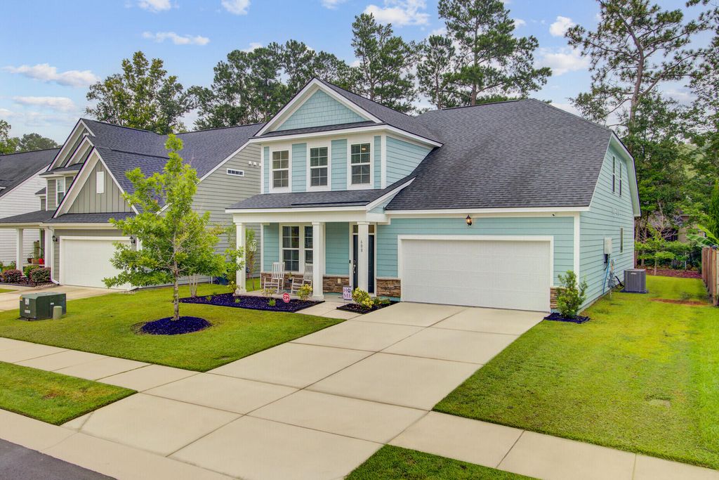 Image 2 of property listing at 608 S Pointe Boulevard, Summerville, SC 29483