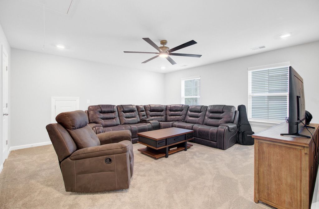 Image 34 of property listing at 608 S Pointe Boulevard, Summerville, SC 29483