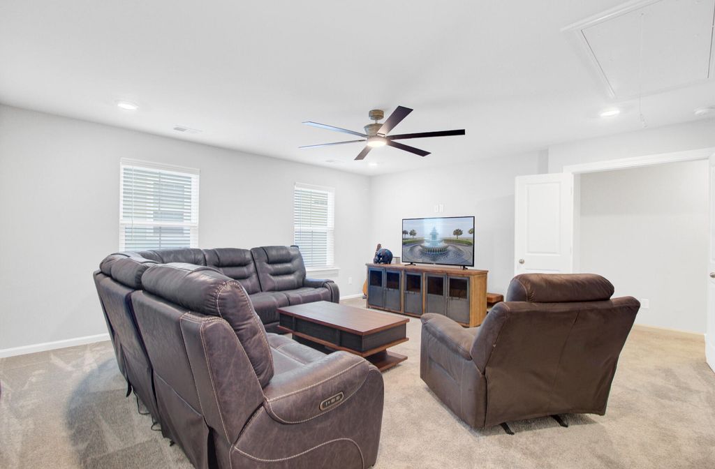 Image 35 of property listing at 608 S Pointe Boulevard, Summerville, SC 29483