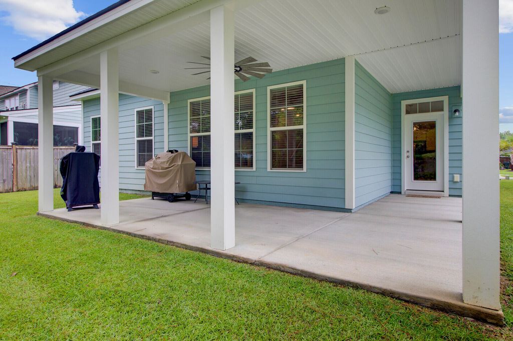 Image 36 of property listing at 608 S Pointe Boulevard, Summerville, SC 29483