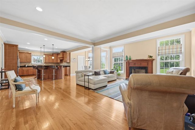 317 Abbey Brook Ln, Peters Twp, PA 15367