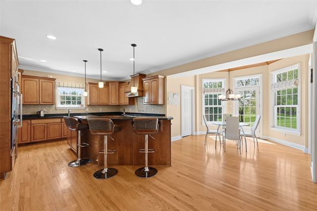 317 Abbey Brook Ln, Peters Twp, PA 15367