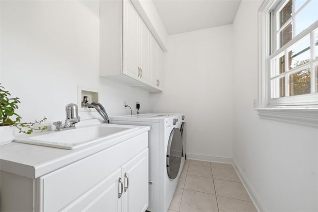 317 Abbey Brook Ln, Peters Twp, PA 15367