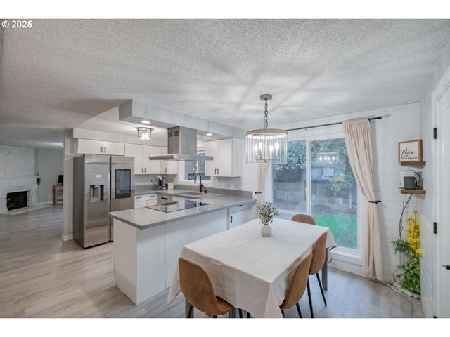 1394 HAYWARD St, Salem, OR 97306