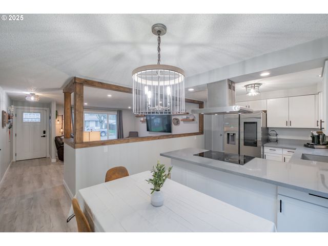 1394 HAYWARD St, Salem, OR 97306