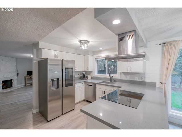 1394 HAYWARD St, Salem, OR 97306