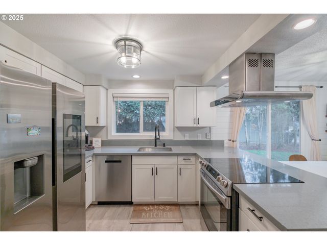 1394 HAYWARD St, Salem, OR 97306