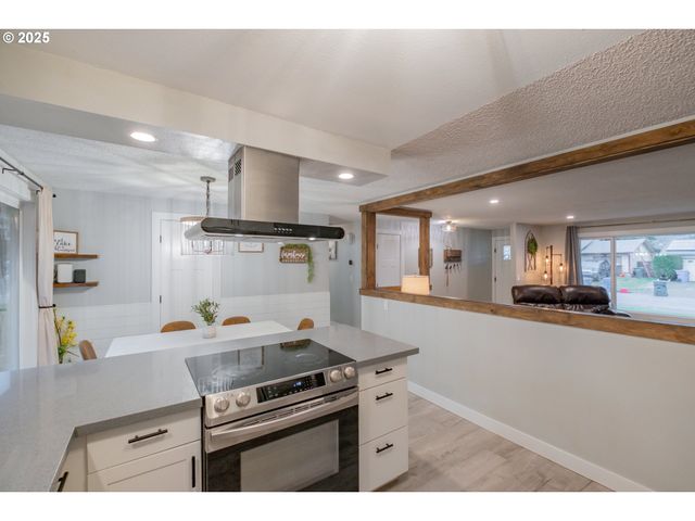 1394 HAYWARD St, Salem, OR 97306