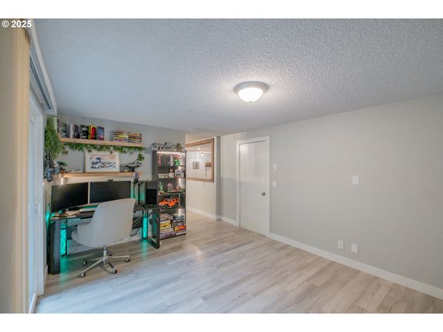 1394 HAYWARD St, Salem, OR 97306