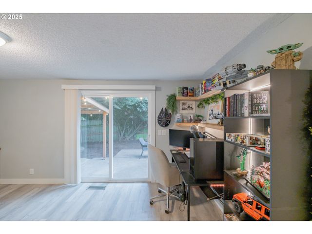 1394 HAYWARD St, Salem, OR 97306