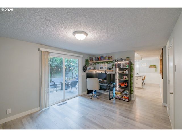 1394 HAYWARD St, Salem, OR 97306