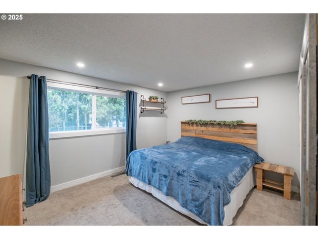 1394 HAYWARD St, Salem, OR 97306