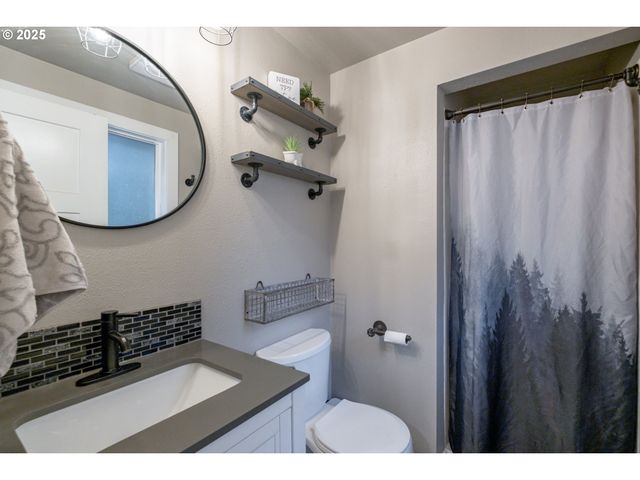 1394 HAYWARD St, Salem, OR 97306