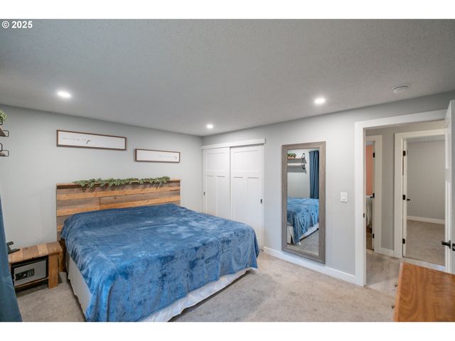 1394 HAYWARD St, Salem, OR 97306