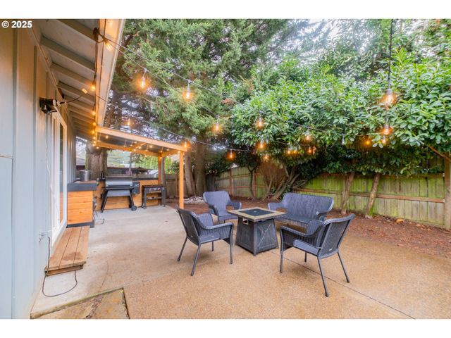 1394 HAYWARD St, Salem, OR 97306