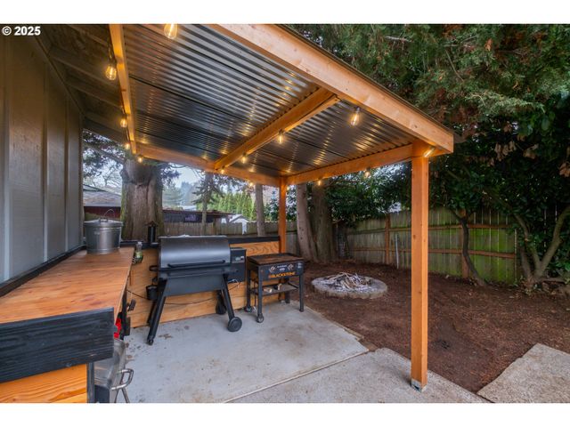 1394 HAYWARD St, Salem, OR 97306