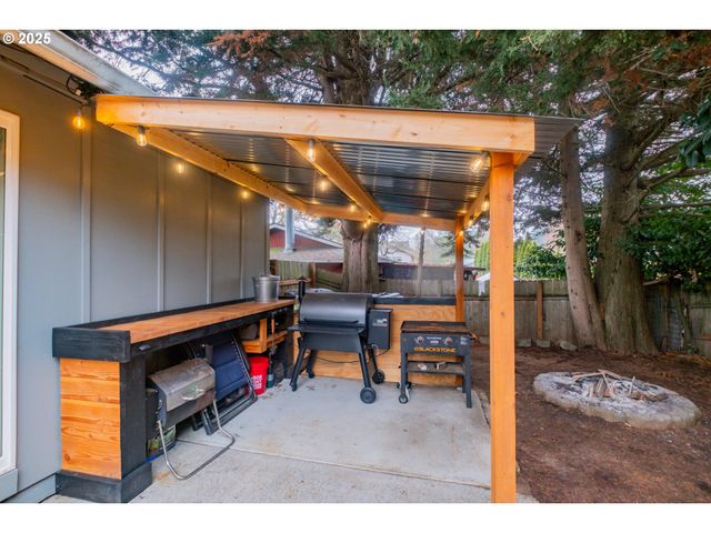 1394 HAYWARD St, Salem, OR 97306