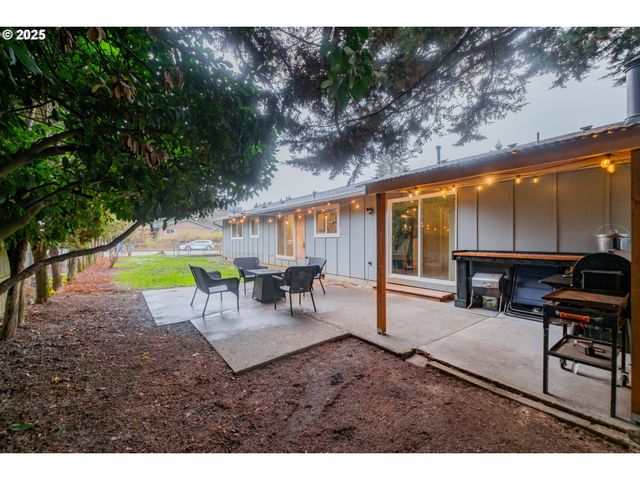 1394 HAYWARD St, Salem, OR 97306