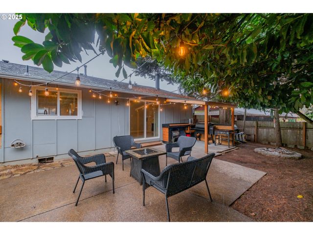 1394 HAYWARD St, Salem, OR 97306