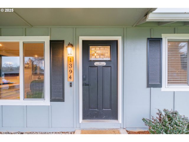 1394 HAYWARD St, Salem, OR 97306