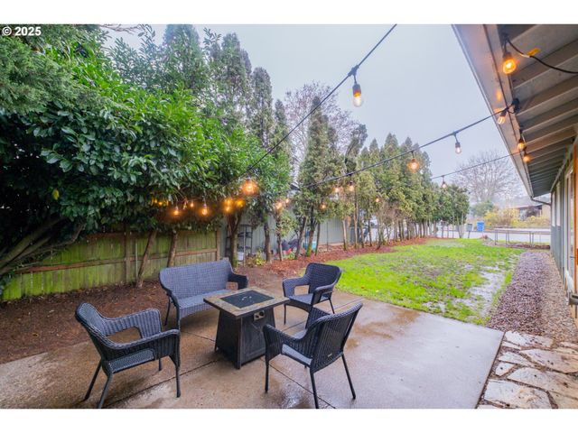 1394 HAYWARD St, Salem, OR 97306