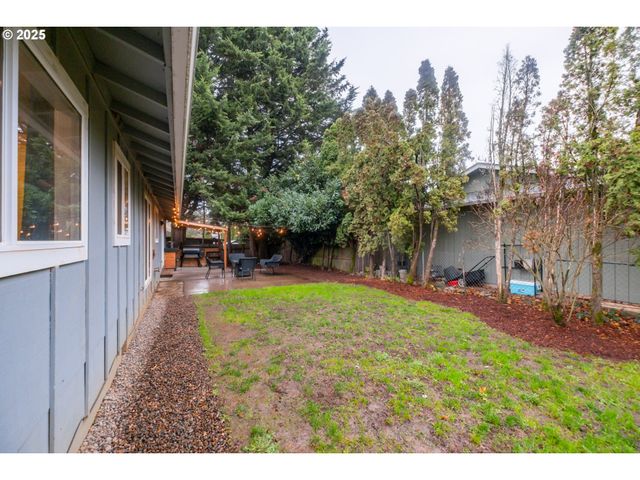 1394 HAYWARD St, Salem, OR 97306